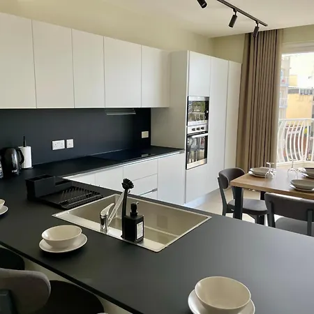 Bugibba Square Seafront Lux By Holi Apartment *