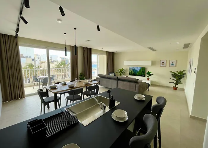 Bugibba Square Seafront By Holi Apartamento St Paul's Bay