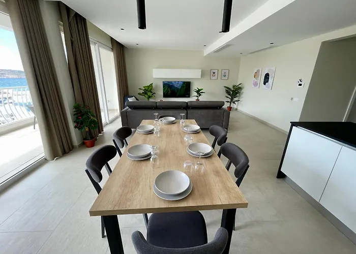 Bugibba Square Seafront By Holi Appartement