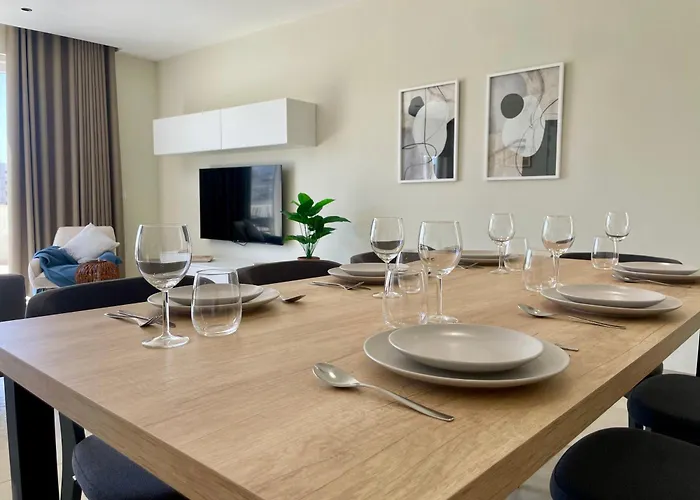 Bugibba Square Seafront By Holi Appartement