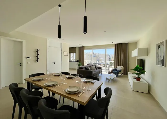 Bugibba Square Seafront By Holi Apartamento