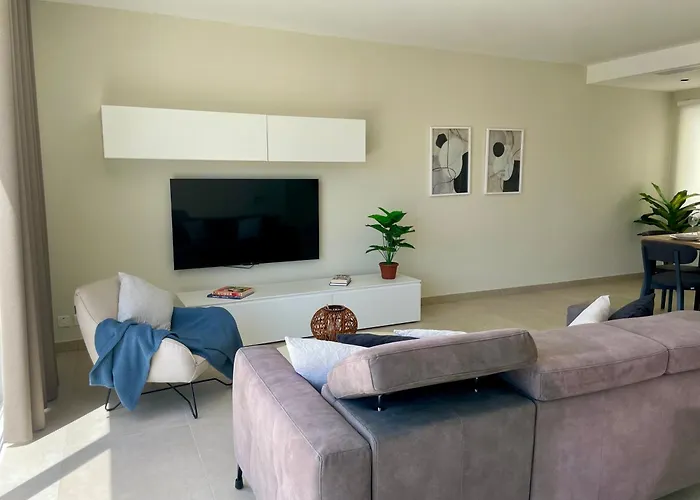 Bugibba Square Seafront By Holi Appartement